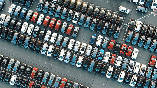 How Can You Keep Your Car Safe in Parking Lots During the Holiday Shopping Season?