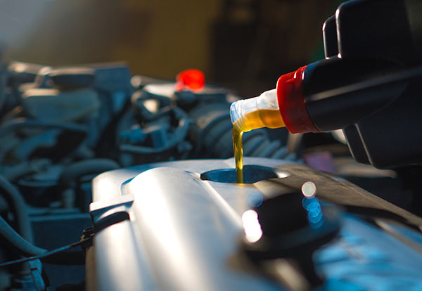 How To Choose The Right Engine Oil For Your Car | 5 Star Auto Service Inc.